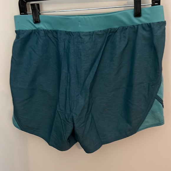 NWT Under Armour lined blue green running shorts! - Picture 2 of 3